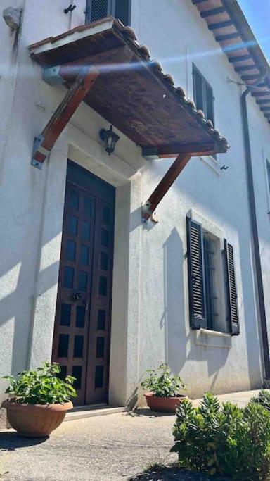 Fresco E Colorato Appartamentino In Narni Scalo Esterno foto