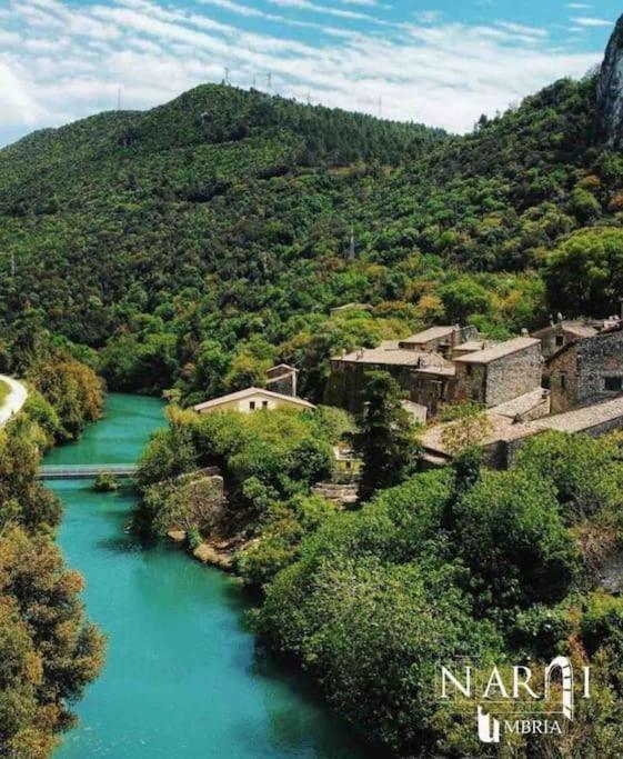 Fresco E Colorato Appartamentino In Narni Scalo Esterno foto